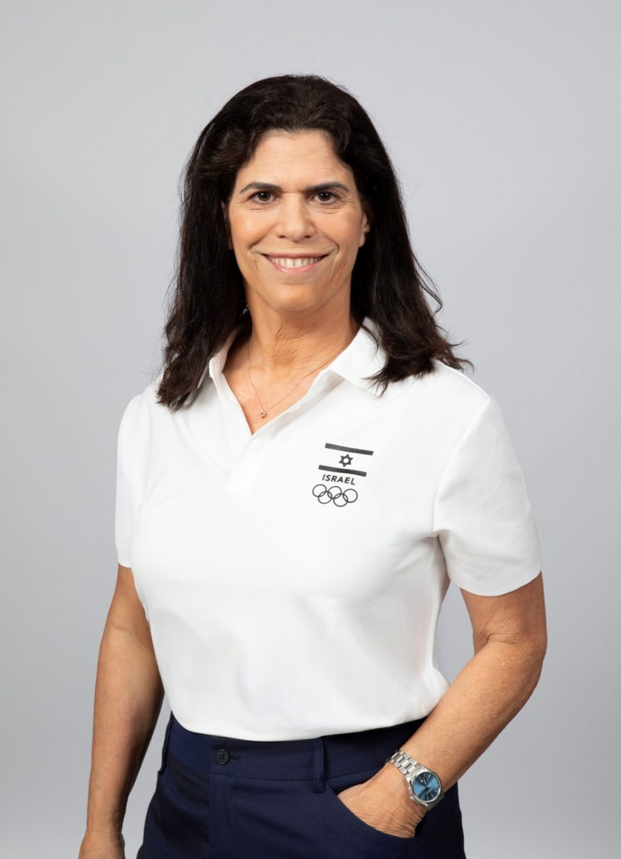 יעל ארד מכווצת יעל ארד מכווצת